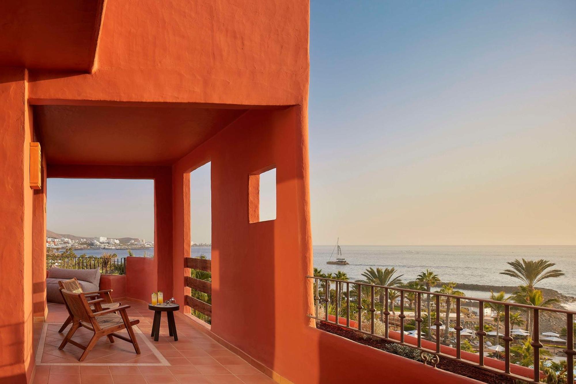 Hotel Tivoli La Caleta 5*